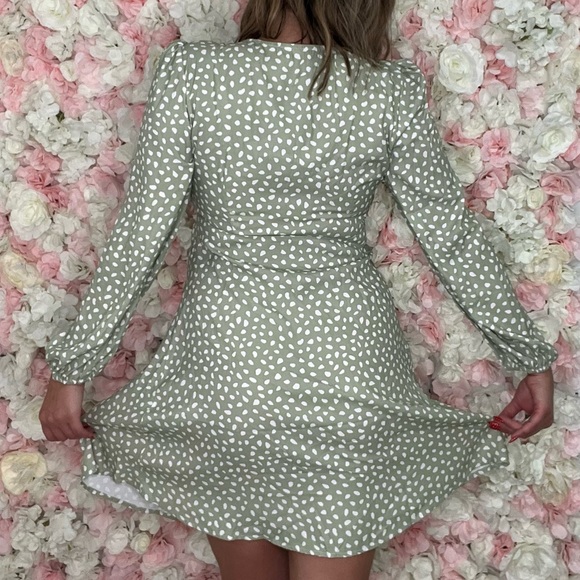 Green and white dress - Picture 2 of 3